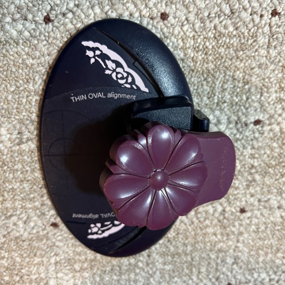 Fiskars Rare Curved Border Punch - Picture 3 of 3